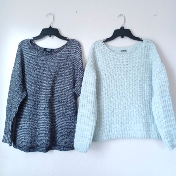 2 Sweaters size medium pale mint & black/white - Picture 1 of 5